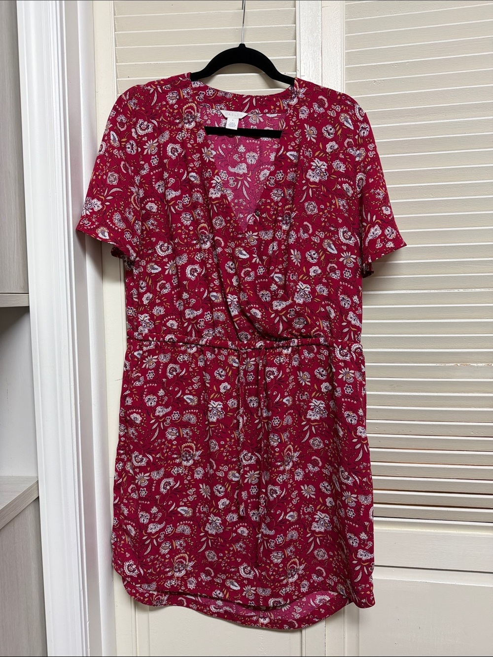 NWOT Caslon Red Floral Wrap-Style Short Sleeve Mini Dress